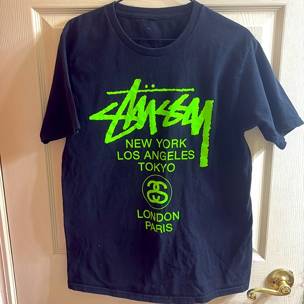 Brand: Stussy Style: Stussy Men’s World Tour
Size: S Material: 100% cotton